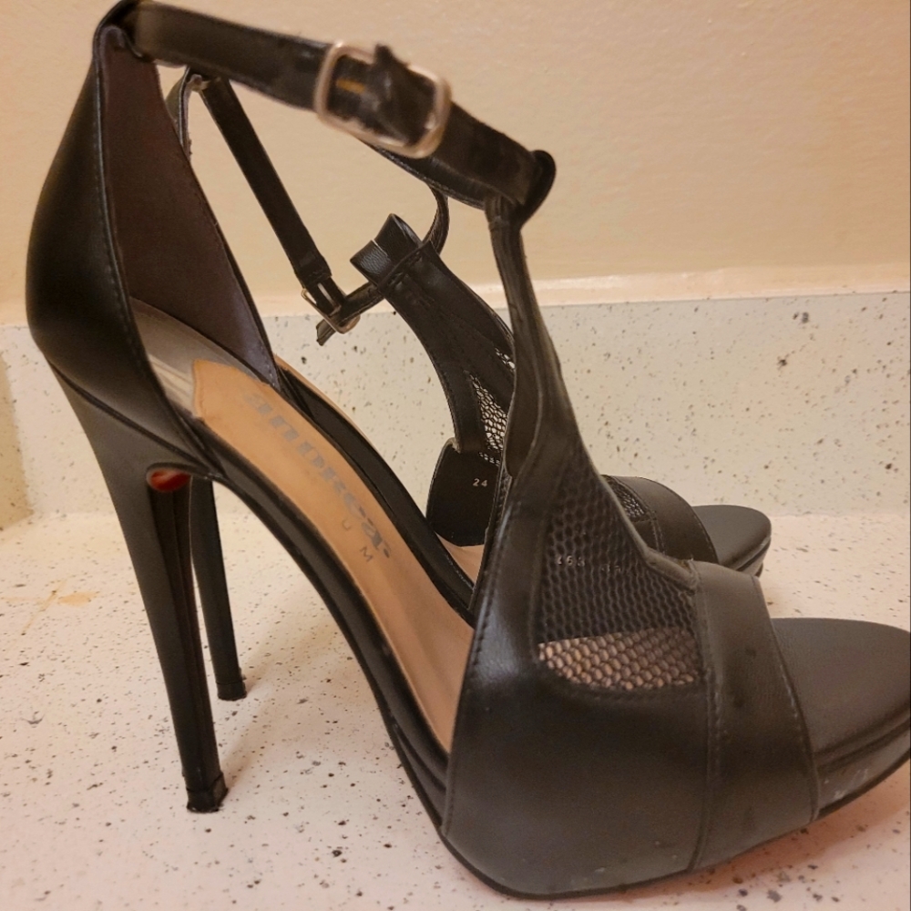 Andrea , black  size 7